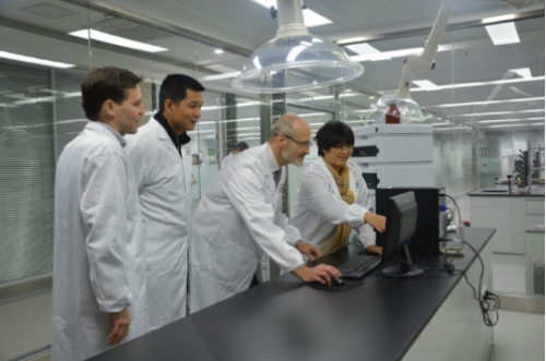 ���Ź�˾ר���齹���Ա����������������(Marie Pratt)�о��������������(Dominique Monclus)��԰���з�������֯ר��������ѵ